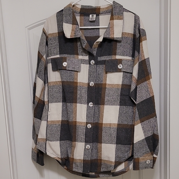 Senita Athletics Tops - Senita Athletics Women's Rin Shacket In Sandstone Plaid